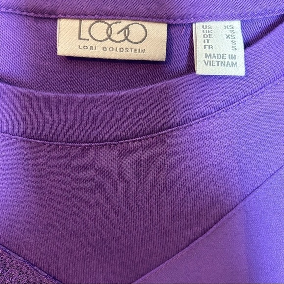 LOGO by Lori Goldstein Purple Short Sleeve High Low Lace Accent Top Sz.XS - Picture 12 of 16